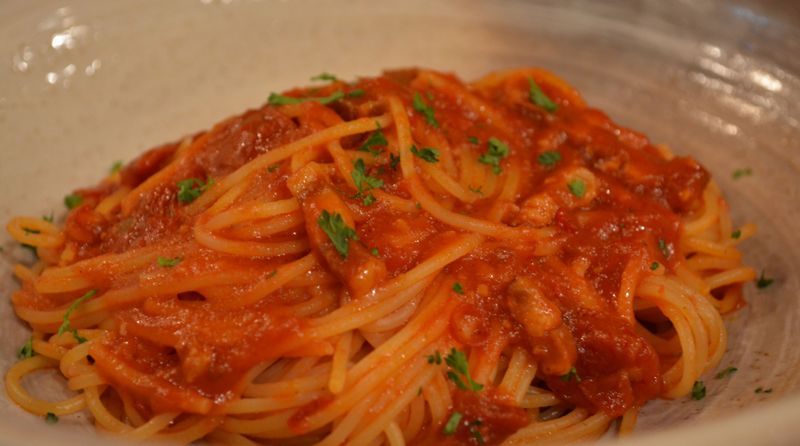 トマトとベーコンのピリ辛スパゲッティ